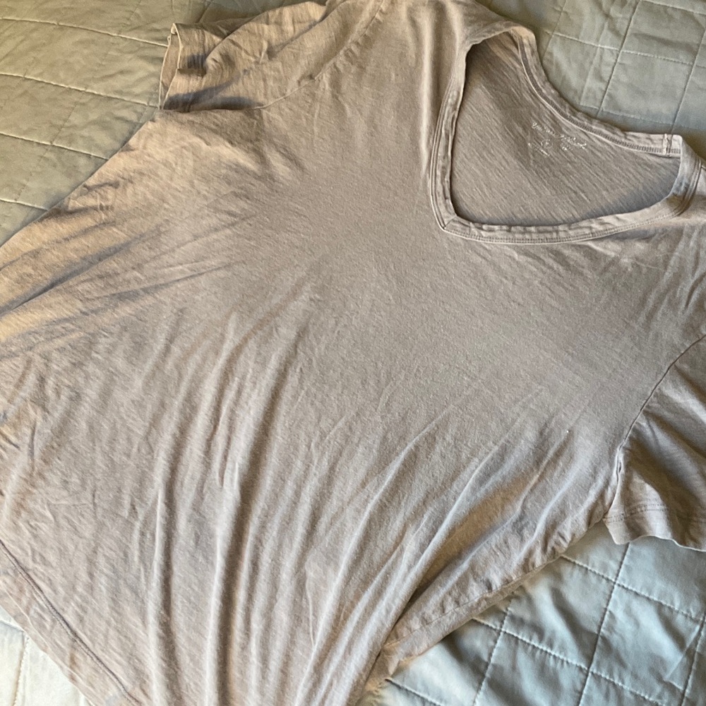 Universal Thread Women's Beige V-Neck Tee